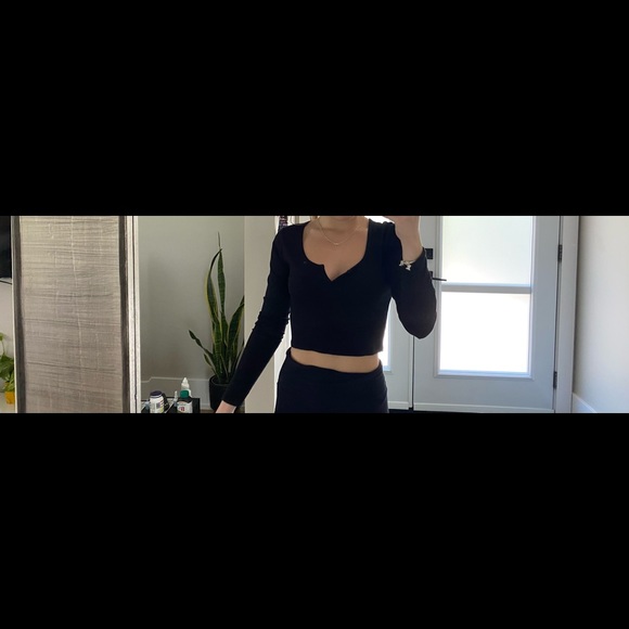 Black garage crop top - Picture 2 of 2